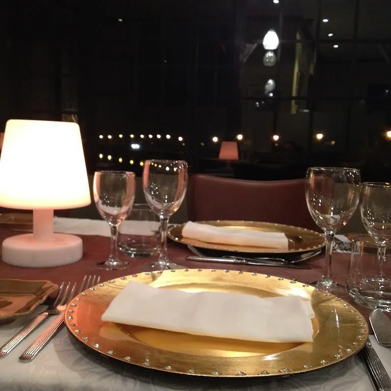 **  Hotel Restaurant Du Lac Combourg France
